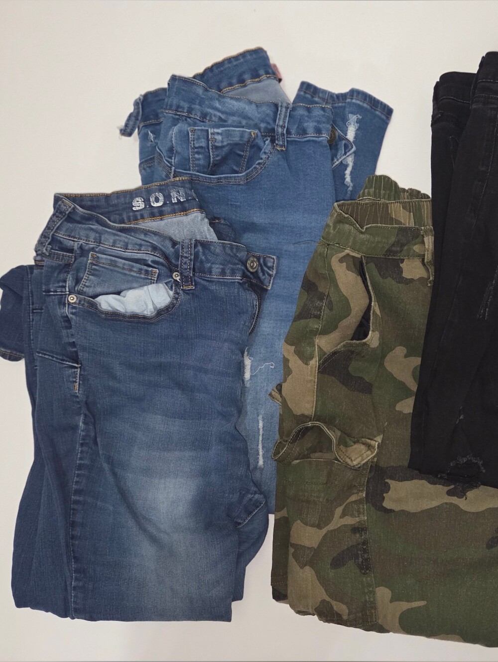 Women’s Jeans Pants Lot Size 16-18 30” Inseam Denim Camo Black Distressed